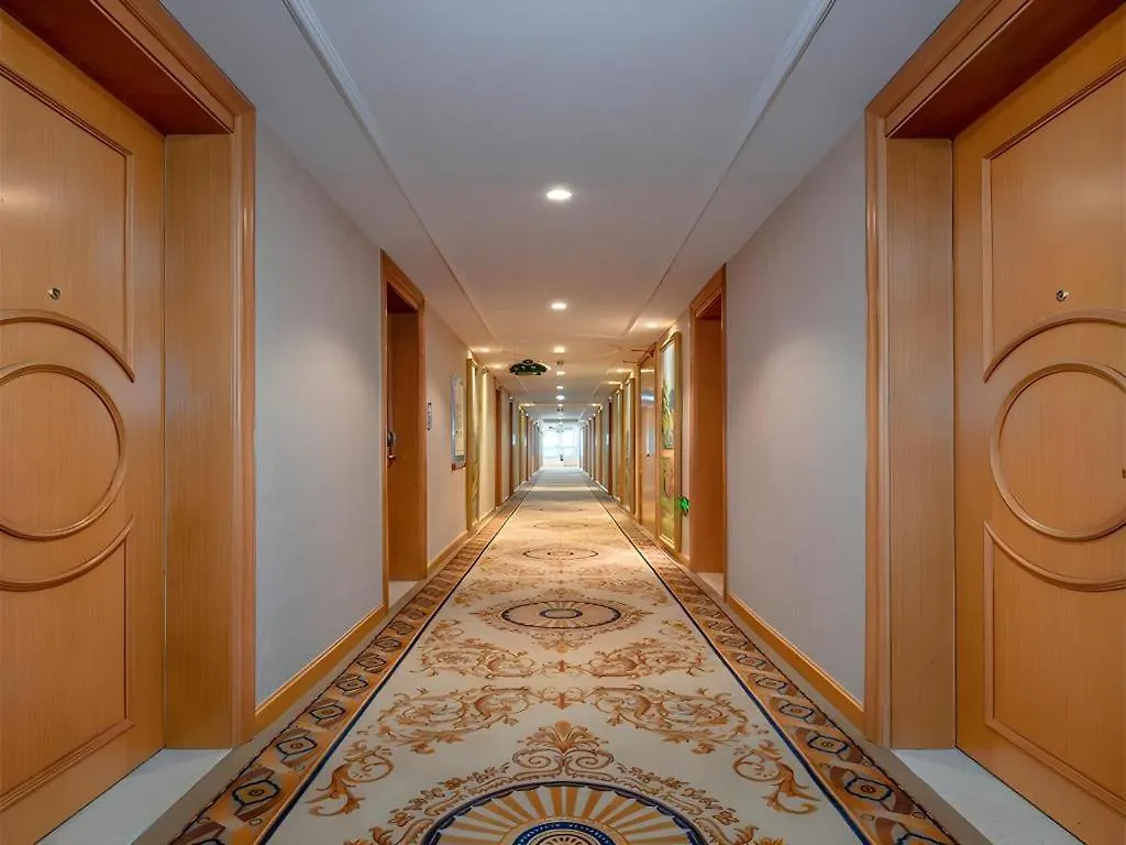 Vienna Hotel Zhengzhou Only Henan Movie Town 3*,  China