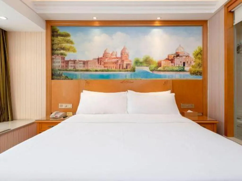 Vienna Hotel Zhengzhou Only Henan Movie Town