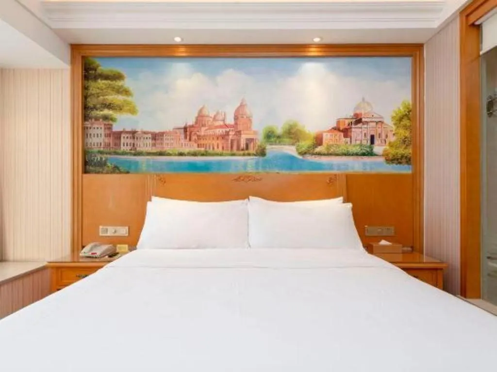***  Vienna Hotel Zhengzhou Only Henan Movie Town Chine