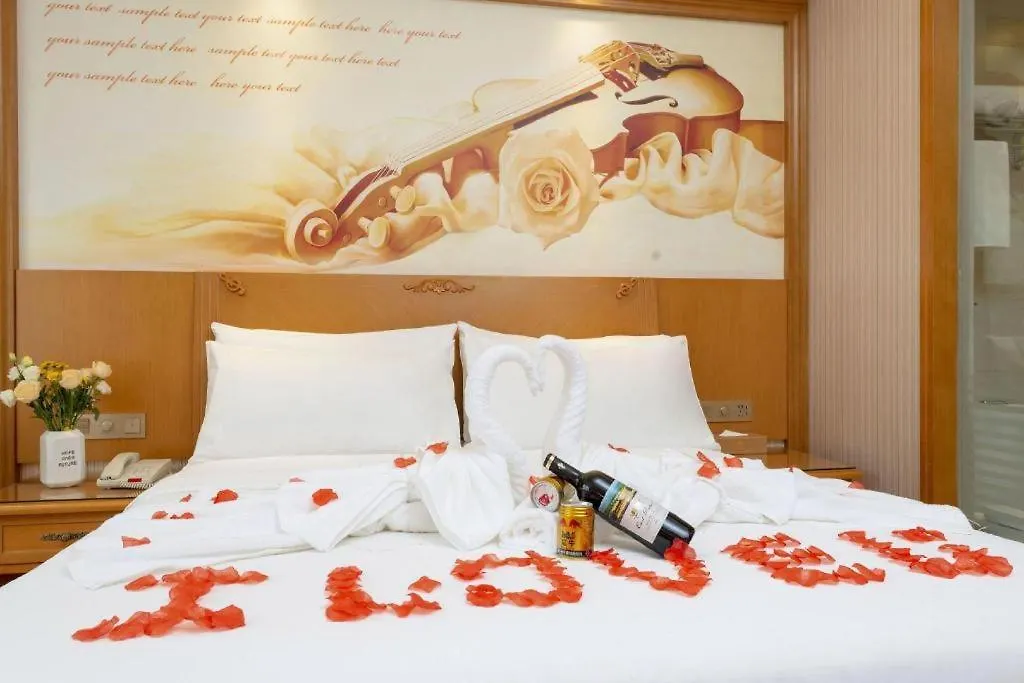 Vienna Hotel Zhengzhou Only Henan Movie Town