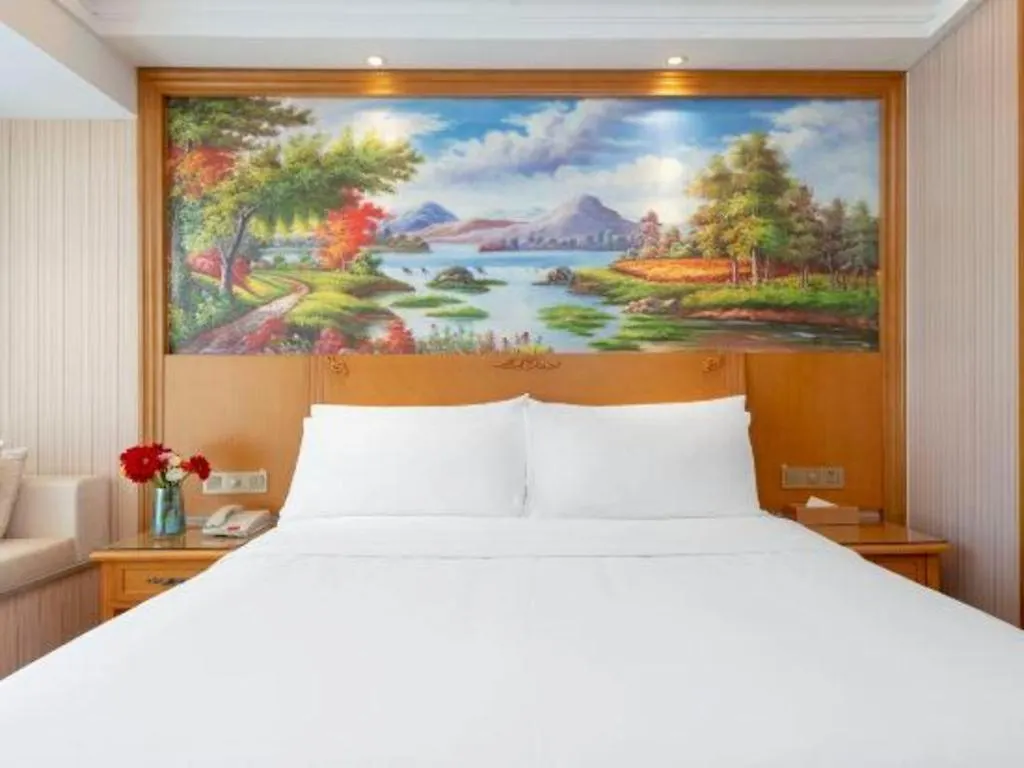 Vienna Hotel Zhengzhou Only Henan Movie Town