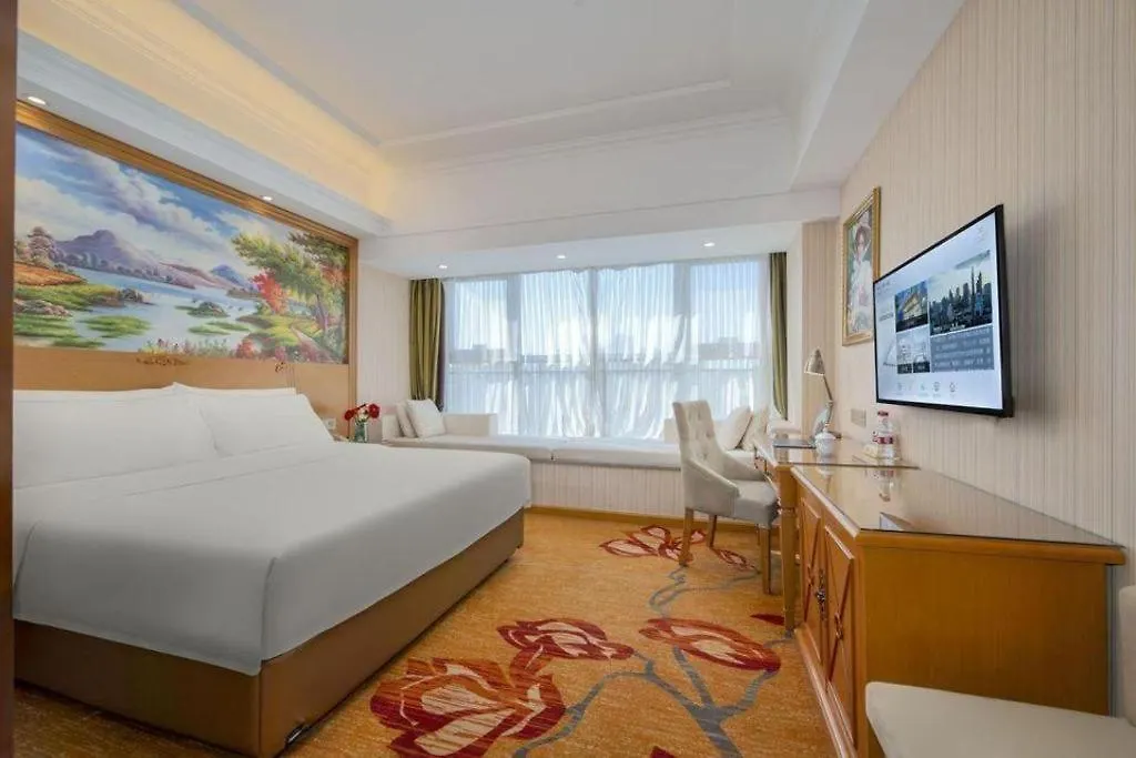 Vienna Hotel Zhengzhou Only Henan Movie Town 3*,  Chine