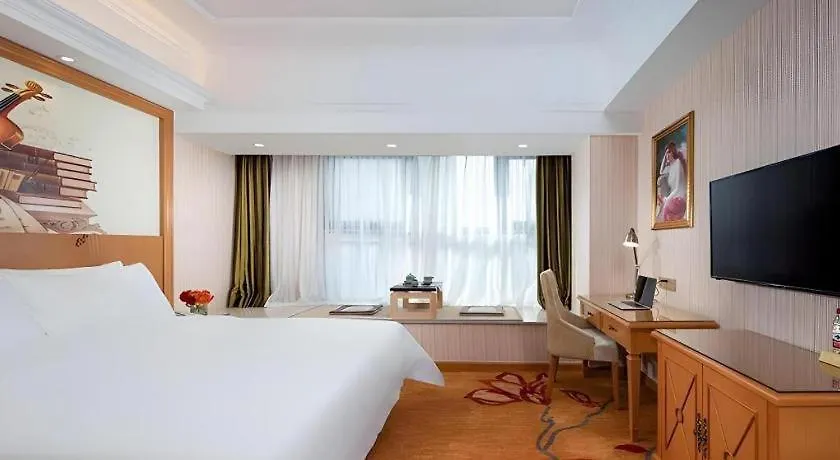 Vienna Hotel Zhengzhou Only Henan Movie Town 3*,  Chine