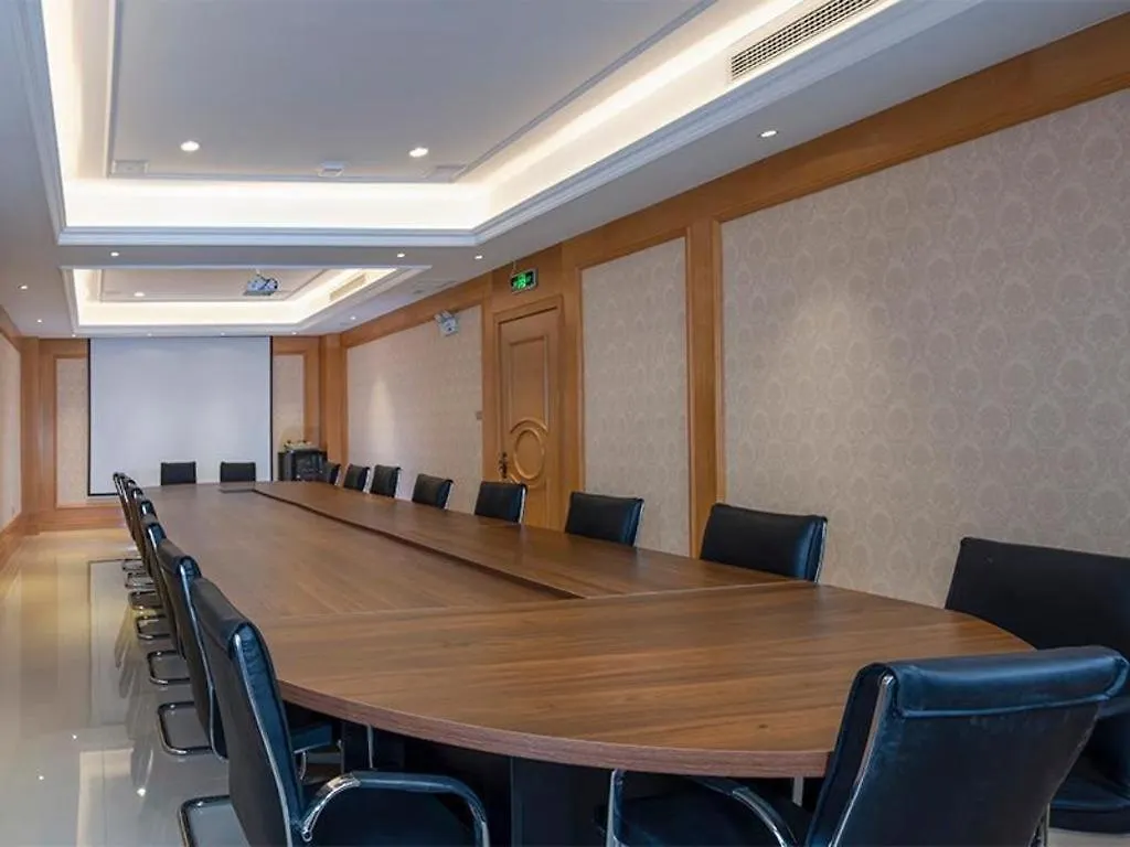 Vienna Hotel Zhengzhou Only Henan Movie Town 3*,  Chine