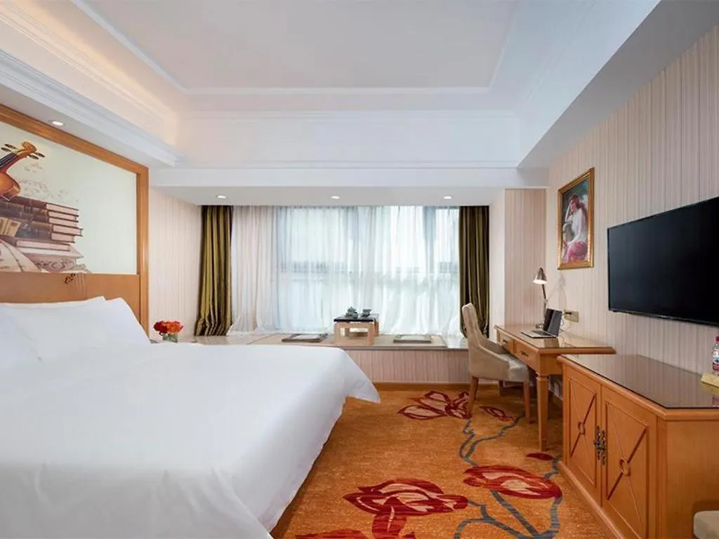Vienna Hotel Zhengzhou Only Henan Movie Town