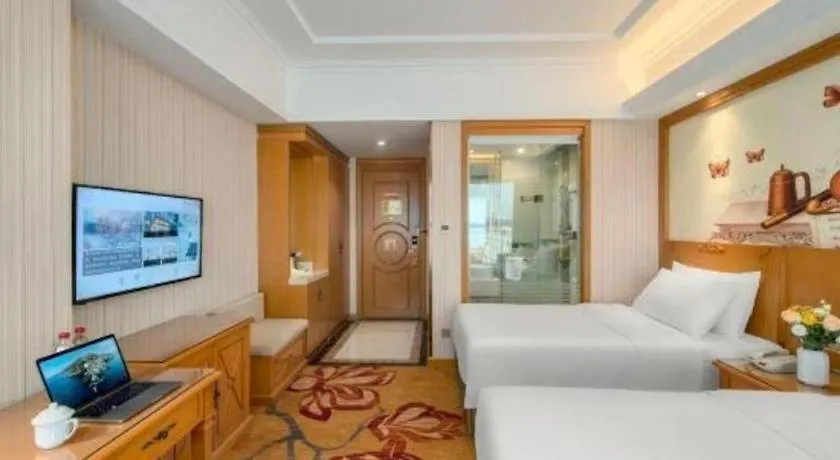 Vienna Hotel Zhengzhou Only Henan Movie Town 3*,  Chine