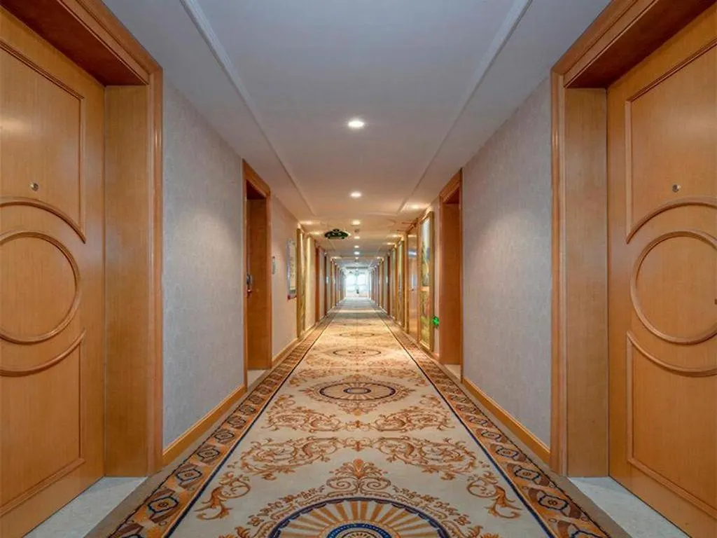 Vienna Hotel Zhengzhou Only Henan Movie Town